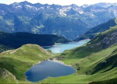 دره ای شگفت انگیز با سه دریاچه رنگی در سوئیس