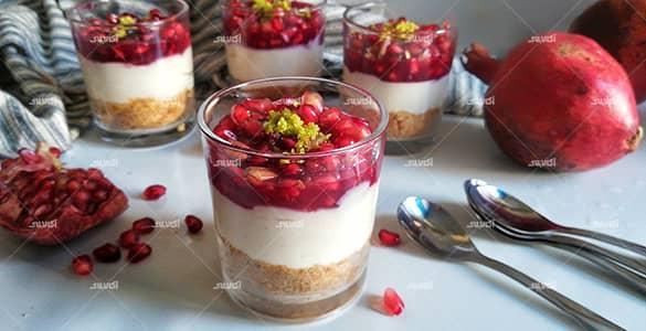 طرز تهیه چیز کیک لیوانی انار؛ دسر خوشمزه شب یلدا